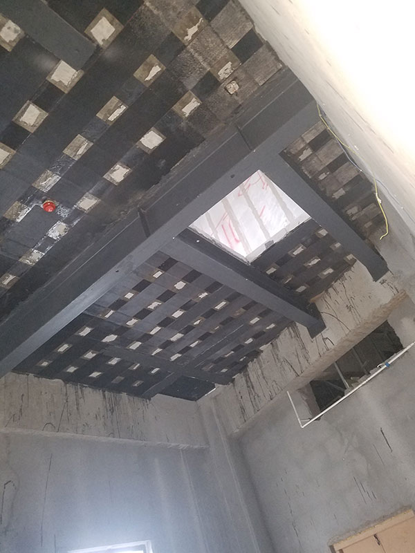 板底新增钢梁加固